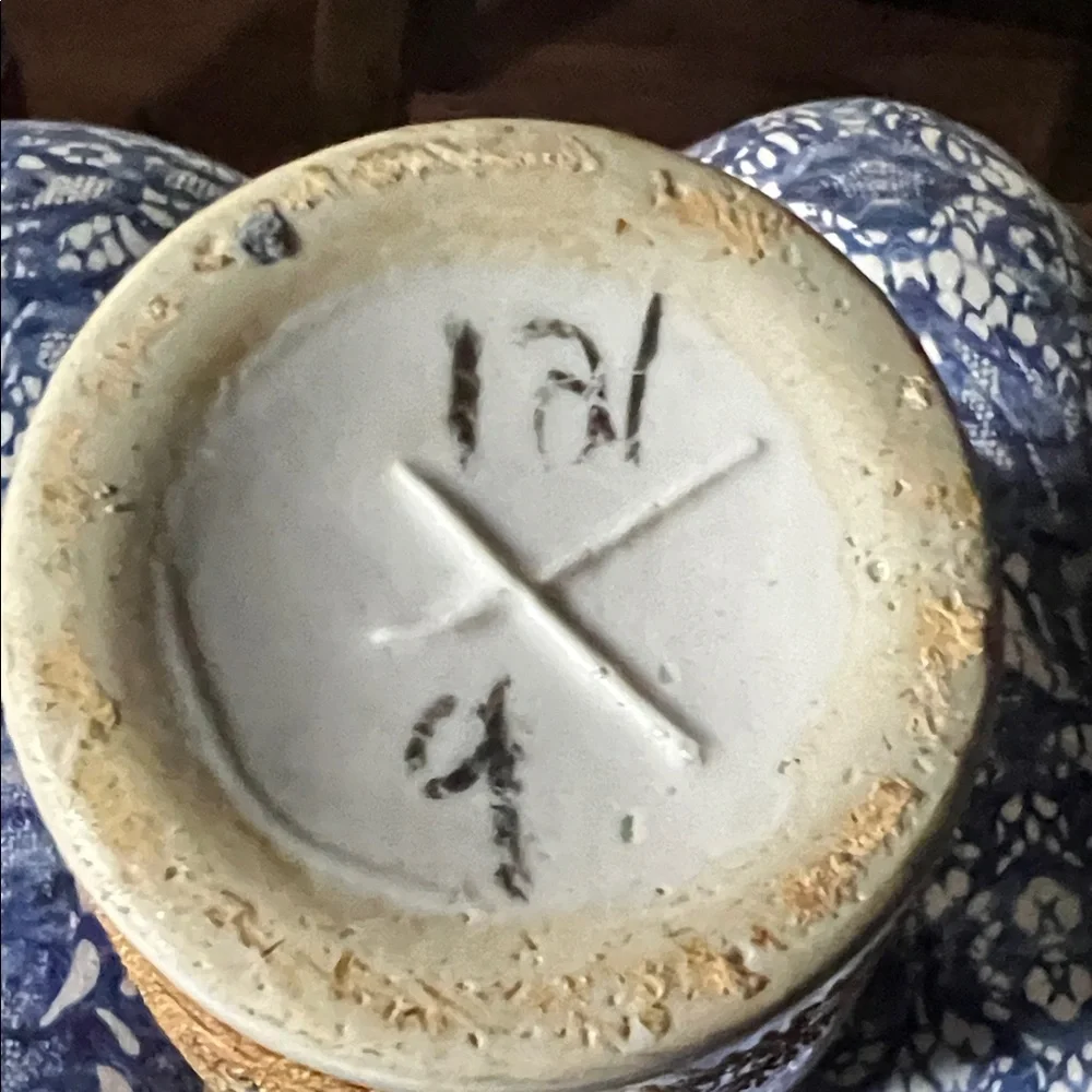 Elegant Handpainted Multicolor Porcelain Vase with Bird Motif - Picture 2 of 9